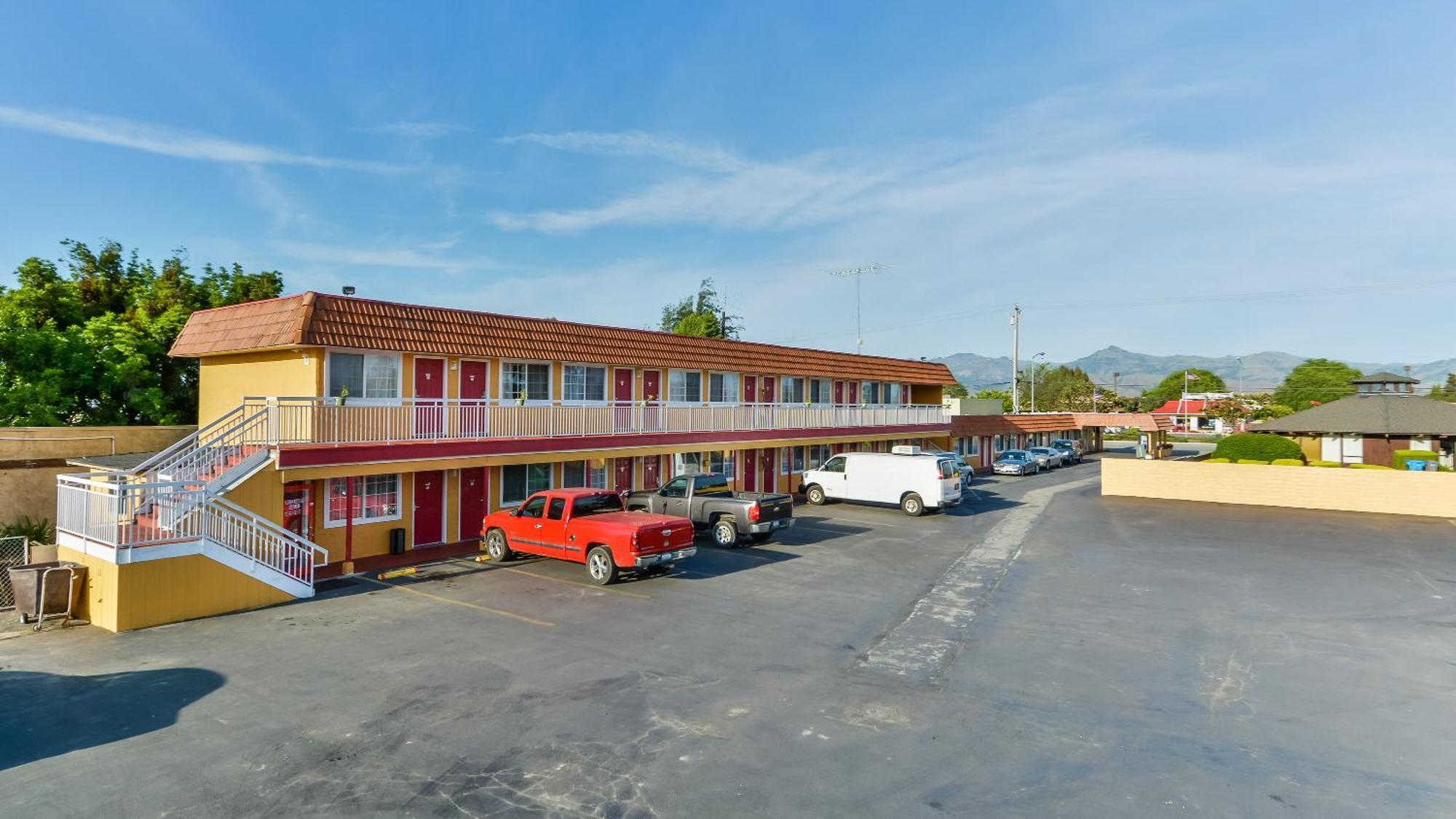 Hollister Inn Exteriör bild